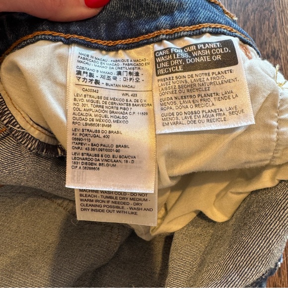 LEVI’S Ribcage High Rise Denim Shorts - Picture 7 of 8